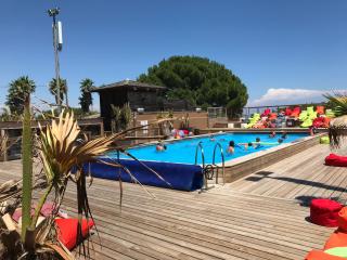 MOBIL HOME PLAGE DE PAMPELONNE SUR UN TRES BEL EMPLACEMENT SURPLOMBANT LA BAIE DE PAMPELONNE - Saint-Tropez - 2