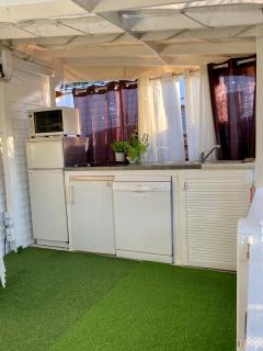 MOBIL HOME PLAGE DE PAMPELONNE SUR UN TRES BEL EMPLACEMENT SURPLOMBANT LA BAIE DE PAMPELONNE - 1