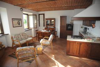 Private Estate Among the Vineyards of Alba - Italy - Trezzo Tinella - 4