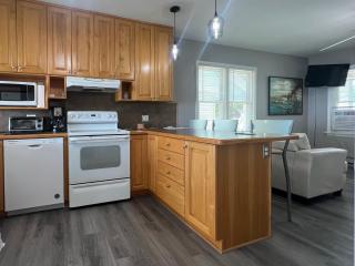 Lake Front Lower Unit - Fair Haven - 6