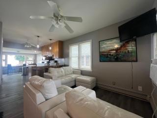 Lake Front Lower Unit - Fair Haven - 8