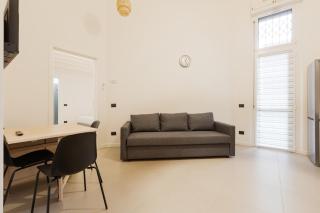 Cozy Corner with Balcony and Private Garage! - Milan - 5