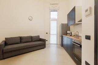 Cozy Corner with Balcony and Private Garage! - Milan - 6