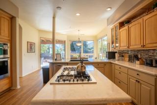 Hot Tub and Mtn Views Expansive Sedona Retreat - Sedona - 2