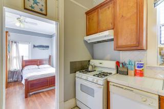 1 Mi to Beach! Coastal Couples Escape in Galveston - 6