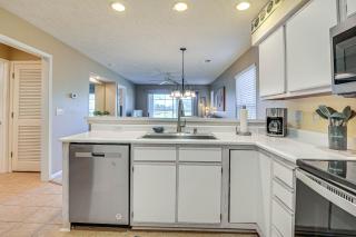 Pickleball and Pool Access Myrtle Beach Condo - Myrtle Beach - 2