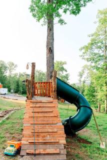 *new* Goldfinch: storybook cabin - Chattanooga - 9