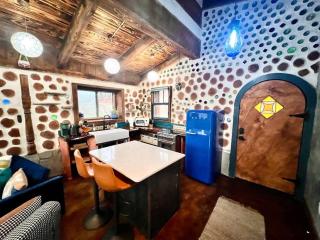 *new* Goldfinch: storybook cabin - Chattanooga - 3