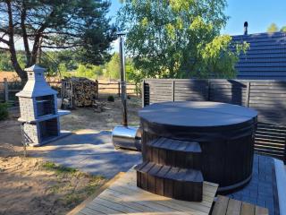 APANÓWKA domki z balią jacuzzi - - 9