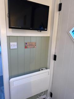 The Little Garden Hideaway with Stunning Sea Views and Garden - Holyhead - 1
