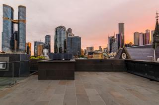 Carlton Luxury Kings Mansion - 5min to CBD, Garage and Rooftop - Melbourne - 6