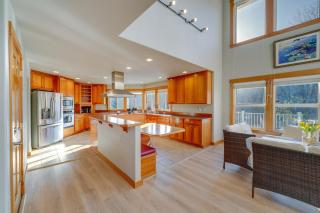 Stunning Mount Vernon Home with Big Lake Views! - Mount Vernon - 3
