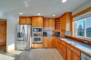 Stunning Mount Vernon Home with Big Lake Views! - Mount Vernon - 1