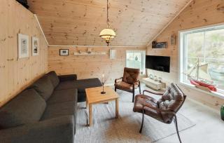 2 Bedroom Cozy Home In Finnås - 3