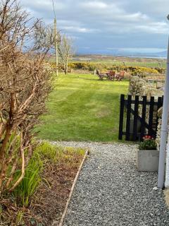 The Little Garden Hideaway with Stunning Sea Views and Garden - Holyhead - 8