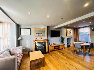 Simpsons Cottage - Grove Road Cottages - 0