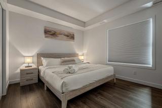 Guest Favorite with Garage, Free Banff Pass, Netflix, King Bed, Balcony, Perfect for Couples, Sleeps 4 - 8