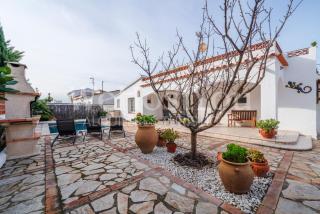 Belle Maison Roses, Mas Boscà 12 by Welhomy - 1