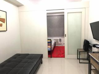 1BEDROOM CONDOTEL at SEA RESIDENCES 5minutes walk to MALL OF ASIA 2 - Manila - 0