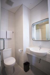 Zest Jemursari by Swiss-Belhotel International - Surabaya - 9