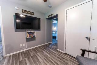 Indian Point Condo #18 at Tribesman Resort on Table Rock Lake near Silver Dollar City, Branson - Branson - 2