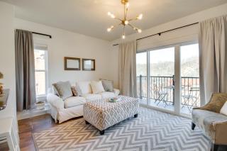 Walkable Lynchburg Condo with Private Balcony - 7