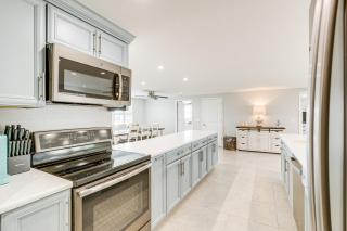 Englewood Vacation Rental about 2 Mi to Beach! - 2