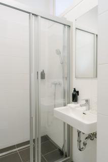 Stylish APT for 4-6, 5 min to center, no lift currently - Wenen - 7