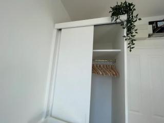 Brixton Sunny Single Studio - 4