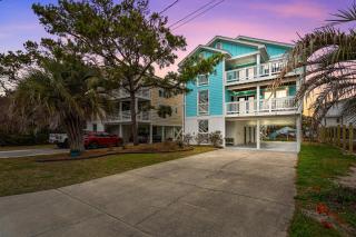 Golden Hour on Greenville- 1.5 blocks to beach, Pet Friendly, & No Hidden Fees!! - Carolina Beach - 0