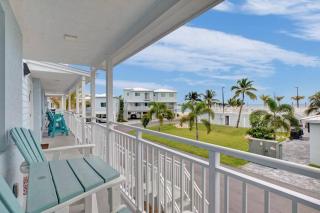 Oceans Retreat 1B 2Ba Steps to Pool Atlantic Oc - Marathon - 4