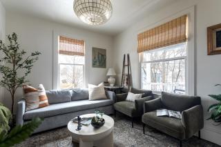 Designer Home, Hot Tub, Private Yard, & Projector - Hudson - 1