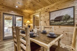 Hilltop Hideaway cabin - 3