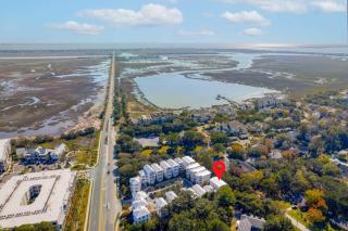 Mt Pleasant Beach Retreat- Mins to Sullivan's IOP - Charleston - 9