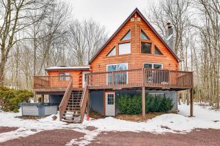 Hot Tub and Fire Pit Lakefront Cabin in White Haven - White Haven - 8