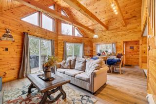 Hot Tub and Fire Pit Lakefront Cabin in White Haven - White Haven - 6