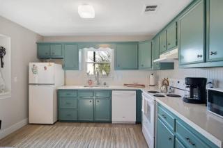 A Special Retreat on a Mini-Farm -- in SMTX - 3