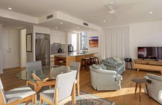701 Rise - Immaculately presented spacious & light filled unit perfect for your getaway - 9