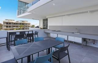 701 Rise - Immaculately presented spacious & light filled unit perfect for your getaway - 7