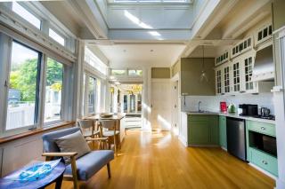 Cabin Charm - Hot Tub Bliss, Moments from the Beach - Cowes - 7
