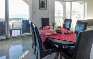 2 Bedroom Lovely Apartment In Rijeka - 4