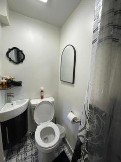 Petite Guesthouse with Kitchenette and Private Bathroom - 5