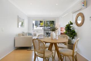 Ground Floor 2-Bed Mermaid Beach Pad with Parking - 4