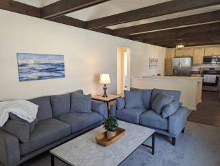 Modern Retreat in the Woods near Whitewater Lake - Whitewater - 0