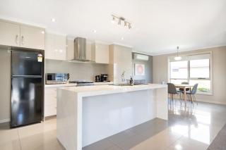 Cute and Cosy 2 Bedroom Unit with Parking and WiFi - Kings Meadows - 0