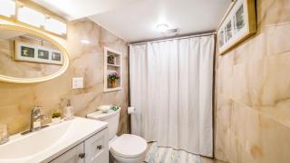 2 bedroom + Bath in Eastyork - 7
