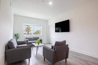 Comfy 3 Bed 2 Bath Apt W Free Parki - Hallandale Beach - 5