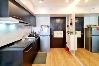 California Themed Condo in BGC - Manila - 7