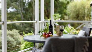 Lakeside Suite 2 - Lake View & Spa Bath - Daylesford - 0