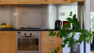 Lakeside Suite 2 - Lake View & Spa Bath - Daylesford - 8